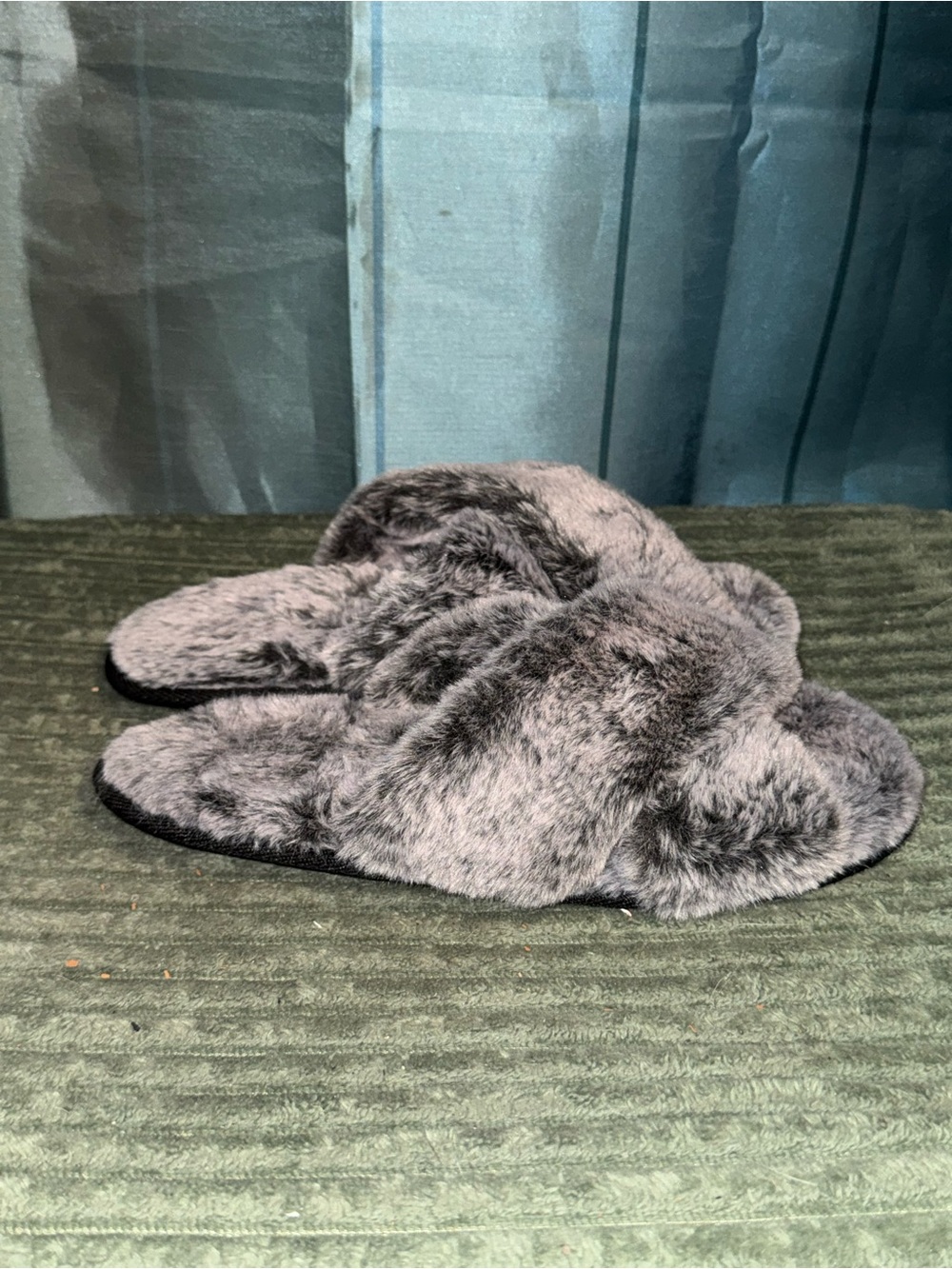 Plush Grey Faux Fur Slide Slippers - Women's Cozy Indoor Footwear